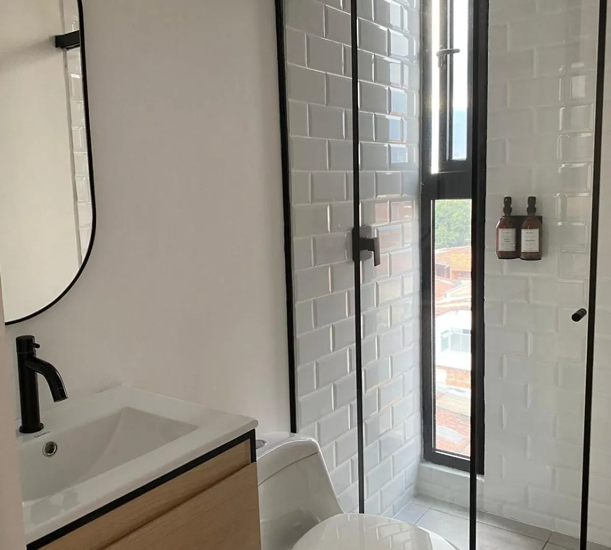 80Cooliving Medellín Apartamento 0*,  Colômbia